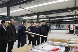 比亞迪股份有限公司副總裁劉煥明、株洲市高新區(qū)管委會(huì)副主任馬立恒、統(tǒng)戰(zhàn)部長(zhǎng)周玉智等領(lǐng)導(dǎo)一行蒞臨我司 指導(dǎo)工作